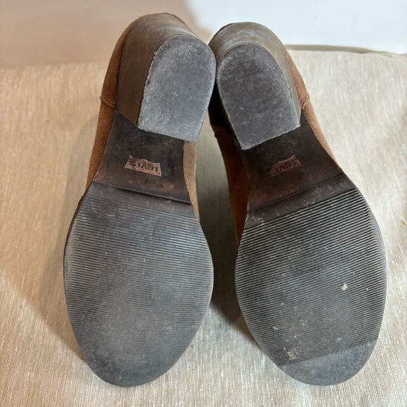 LEVI’S Sz 6.5 Chelsea Western Style Slip On Stacked Heel Suede Almond Toe Boots - Picture 9 of 14